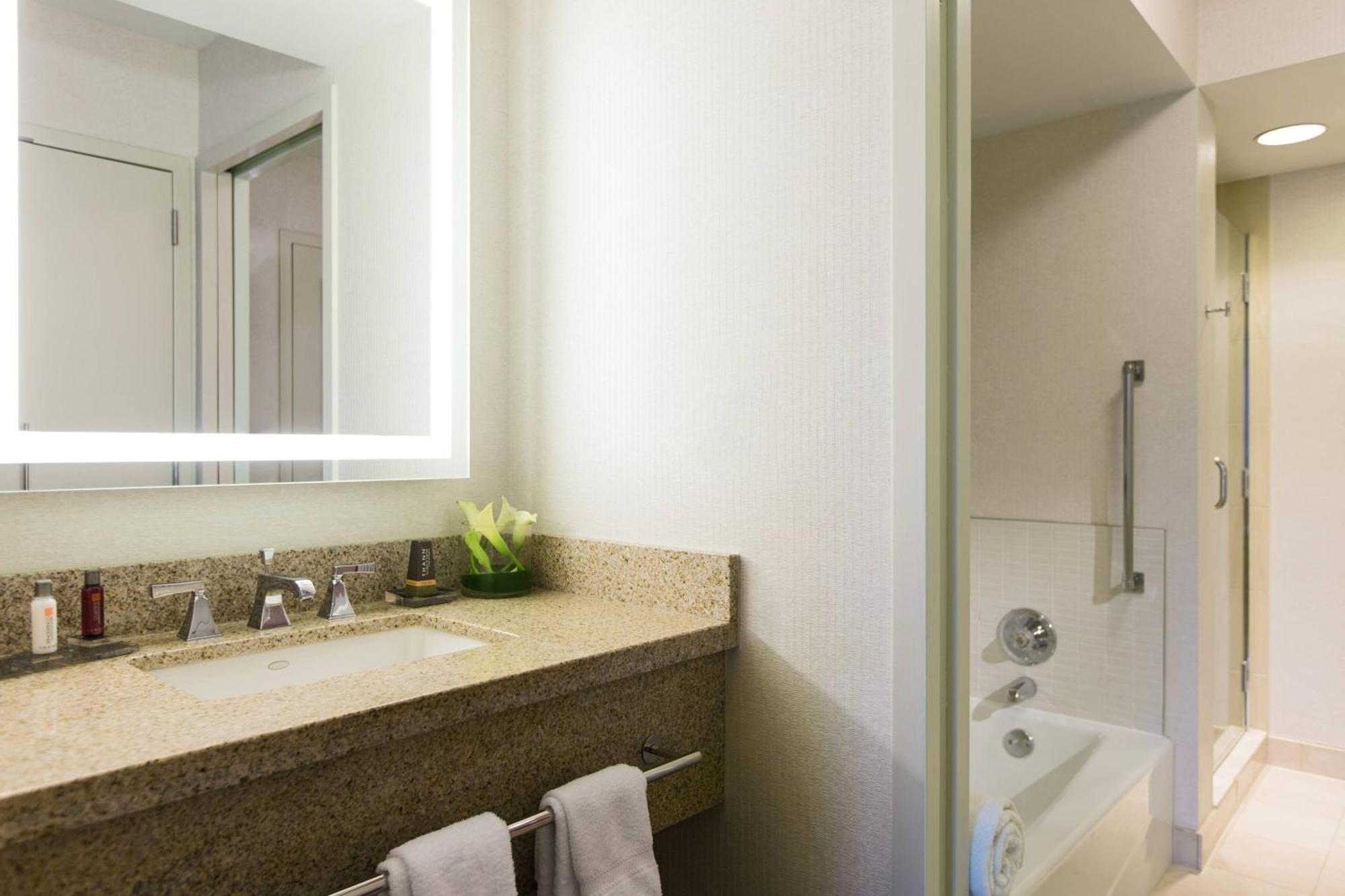 Chicago Marriott Suites O'Hare Rosemont Dış mekan fotoğraf