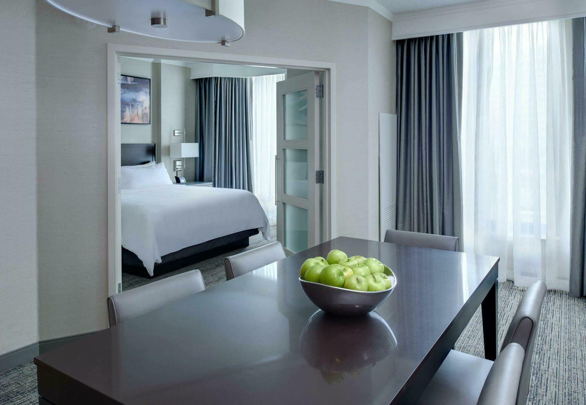 Chicago Marriott Suites O'Hare Rosemont Dış mekan fotoğraf